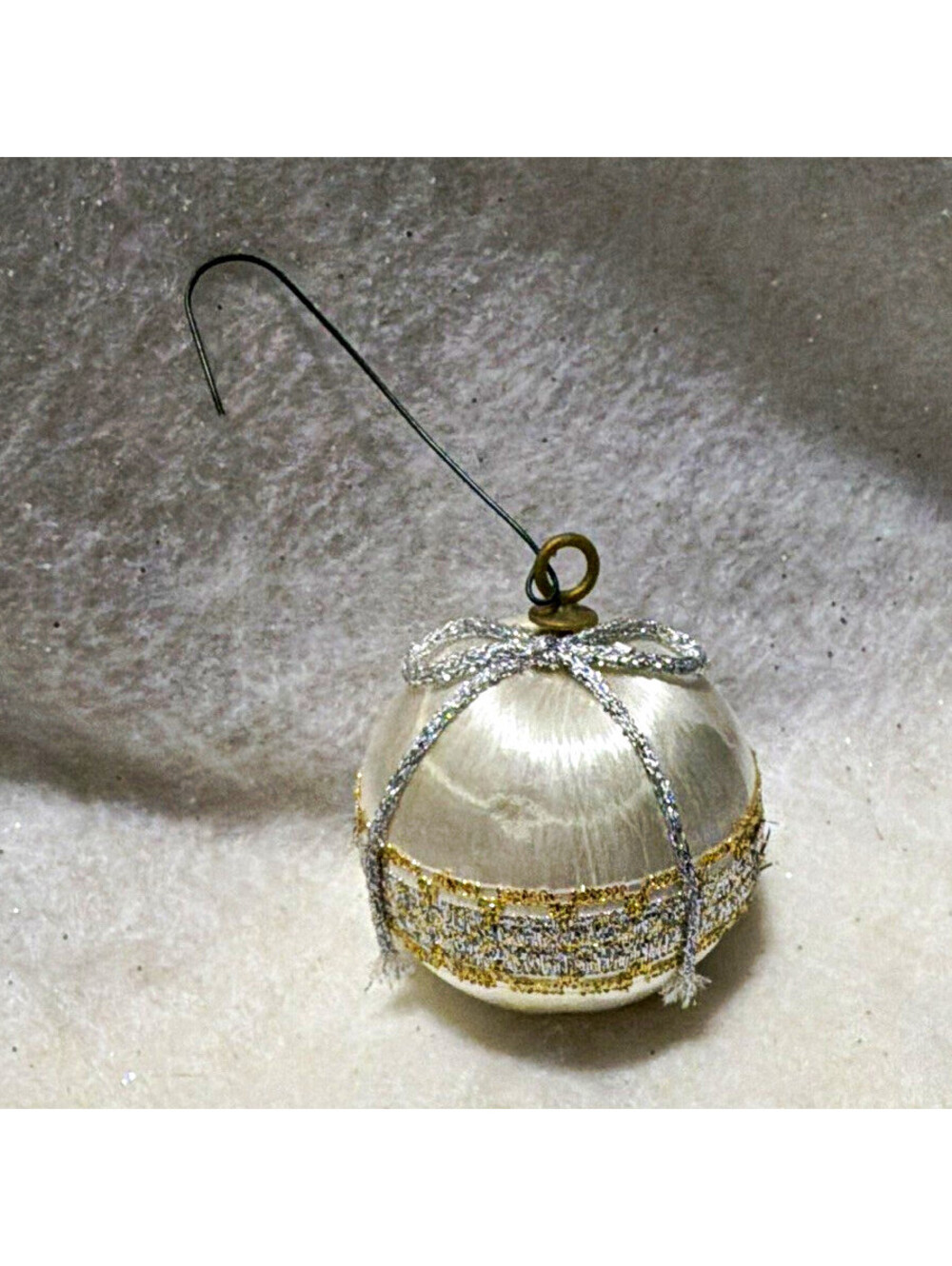 White/Silver/Gold Christmas Round Fabric Hanging Bauble Ornament, 1 Item